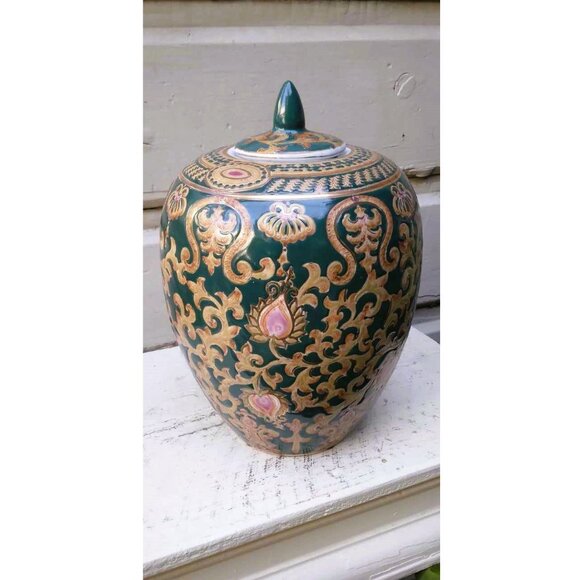 Stunning Chinese Gold Gilded Leaves/Vines/Flowers Lidded Porcelain Ginger Jar